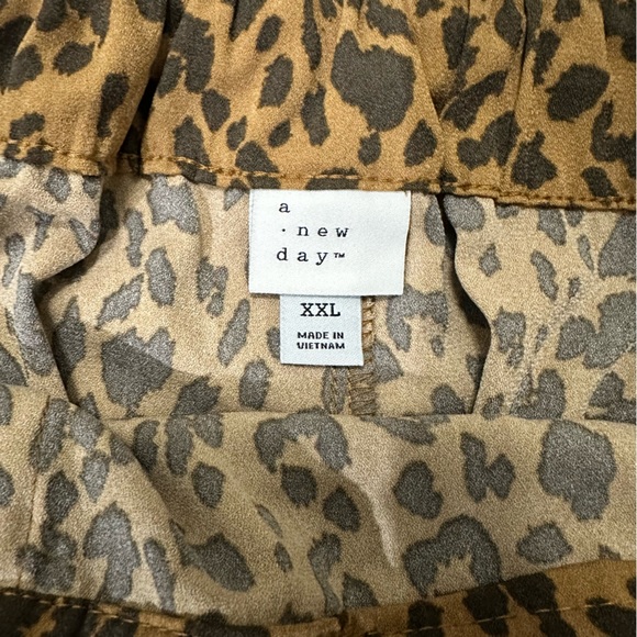 Animal Print Bag Shorts • XXL - Picture 3 of 11